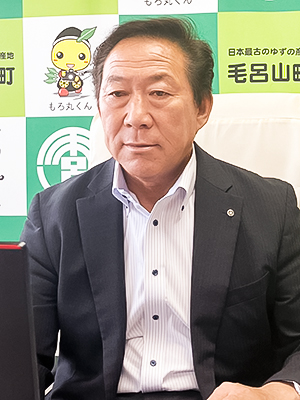 出席する井上財政委員長
