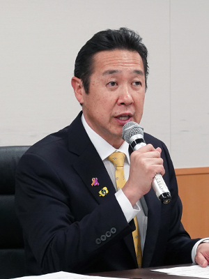 発言する黄川田大臣