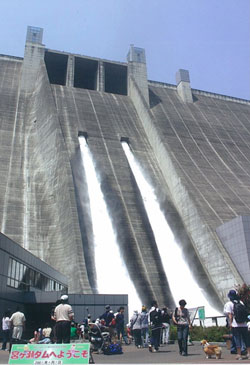 首都圏最大級の水がめ　宮ヶ瀬ダムの写真