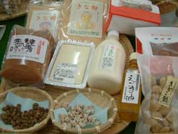 鮫川村独自開発の大豆・エゴマの特産品の写真