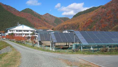 葛巻中学校太陽光発電設備の写真