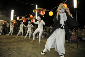 「姫島の盆踊」（キツネ踊り）の写真