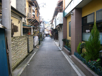 レトロモダンな雰囲気漂う下仁田の町並みの写真