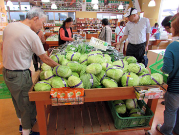 野菜売り場の様子の写真