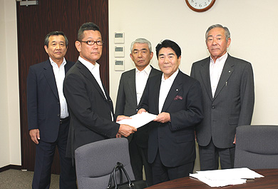 今野　東　民主党副幹事長（左から2人目）の写真