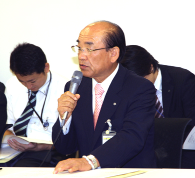 会議に出席した坂本常任理事の写真