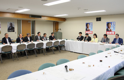 「財政再建に関する特命委員会」（委員長・稲田朋美政務調査会長）を開催状況の写真