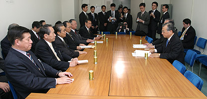 神埼公明党代表（右）の写真