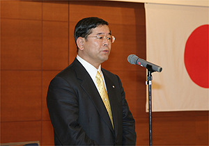 副会長に選出された本田恭一島根県斐川町長の写真