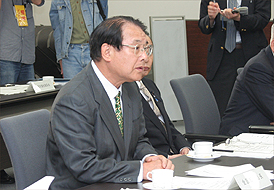 麻生渡全国知事会会長（福岡県知事）の写真