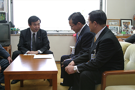 吉田博美自民党総務部会長の写真