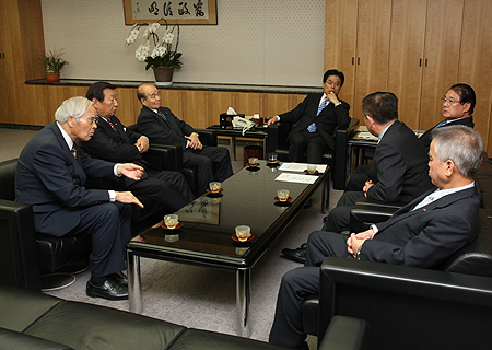 増田総務大臣の写真