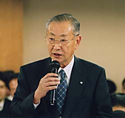 意見を述べる松本副会長の写真