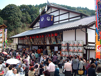 現存する日本最古の芝居小屋「金丸座」