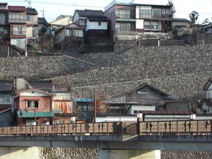 坂のまちの石垣景観の写真