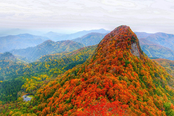 紅葉に染まる甑山