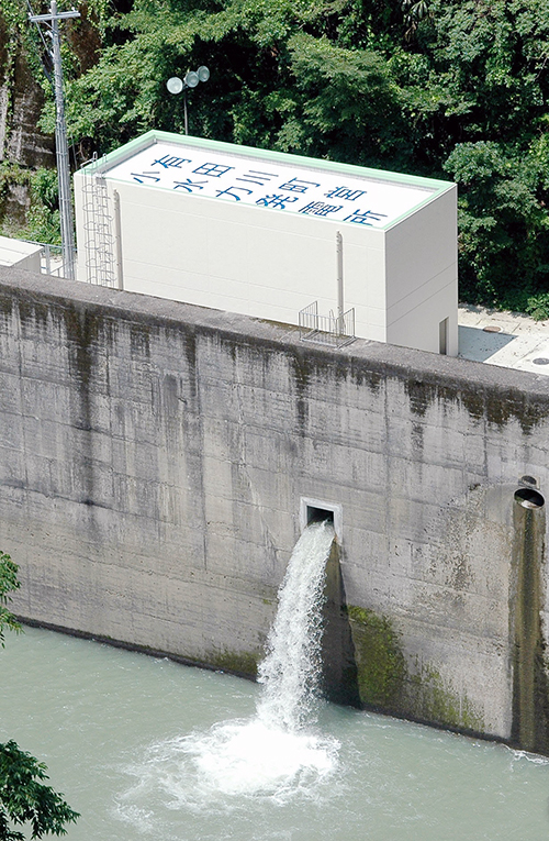 発電所建設後の放流状況（令和2年撮影）