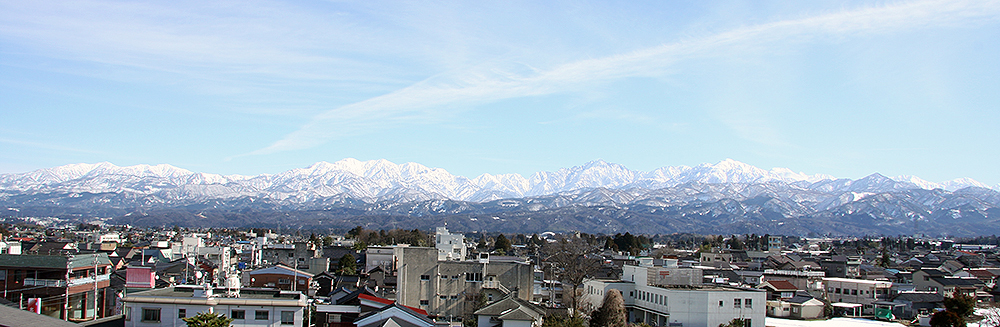 庁舎から眺む立山連峰