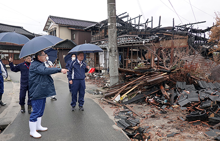 津波被害の現場を視察