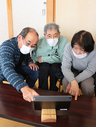行政と町民をつなぐ 全世帯タブレット配備
