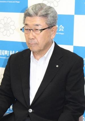発言する加藤大臣
