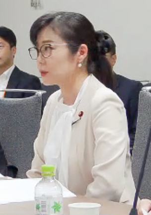 発言する加藤大臣