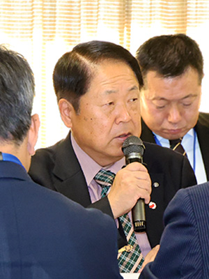 発言する西本財政委員長