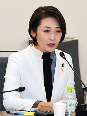 発言する三原大臣