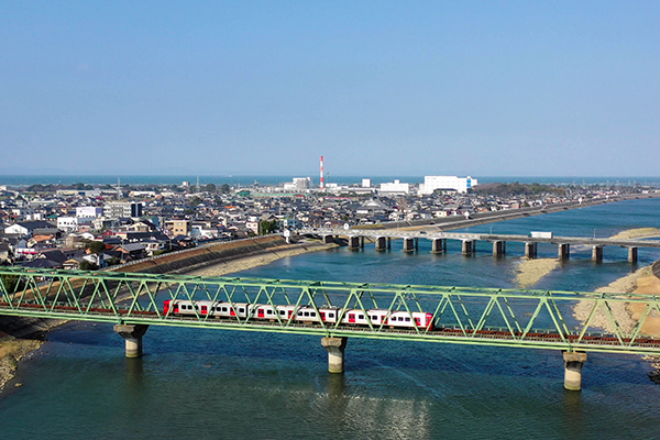 一級河川山国川の空撮（左：吉富町　右：大分県中津市）