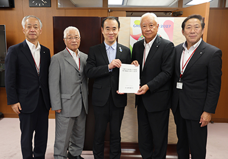 塩見国土交通審議官(中央)