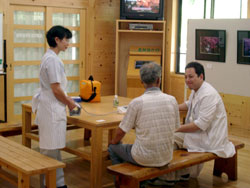 県立木曽病院の医師による健康相談の様子の写真