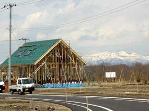 団地第1号の住宅建設の様子の写真