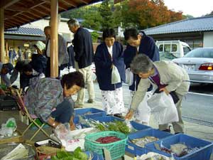 昼神温泉名物の朝市