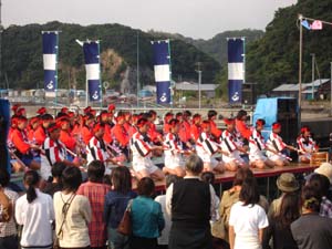 鯨踊りの様子の写真