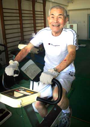 元気でご長寿日本一！健康づくりに励む高齢者の写真