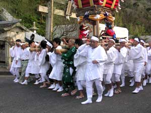 美波町祭り風景の写真