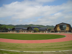 東通小学校全景の写真