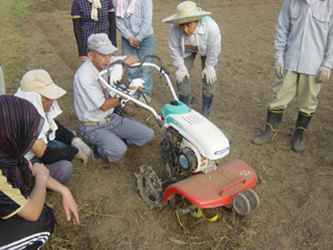 耕運機の取り扱い講習の練習