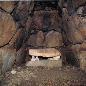 牧野古墳の横穴式石室の写真