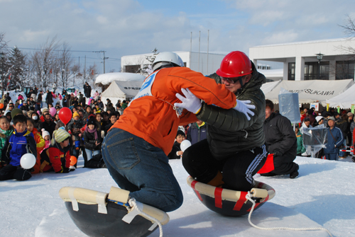 雪まつり　メインイベントの「国際中華鍋押し相撲WAJIMA」の写真