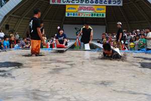 ふるさと祭り「泥（でい）ブリッジ選手権」の写真