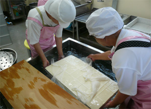 豆腐作りの写真