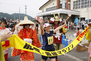 龍飛・義経マラソン　ゴール風景の写真