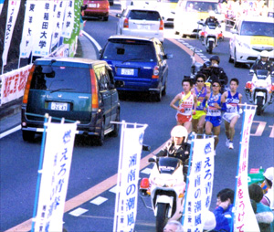 箱根駅伝（押切坂）の様子の写真