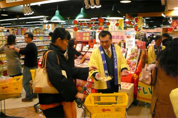 台湾での町長によるトップセールスの様子の写真