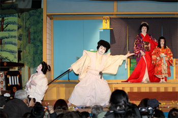 菅原伝授手習鑑　寺子屋の場の様子の写真