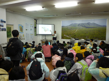 ガイド有志による山頂ジオパーク展の様子の写真