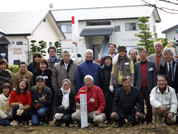 外国人モニターツアー記念撮影の写真