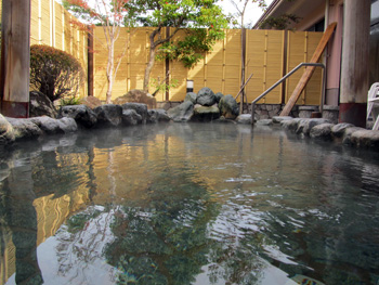 天然温泉「やちよ乃湯」の露天風呂の写真