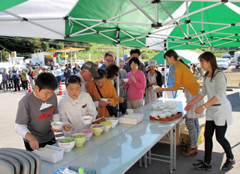 ダッタンそば収穫祭の様子の写真